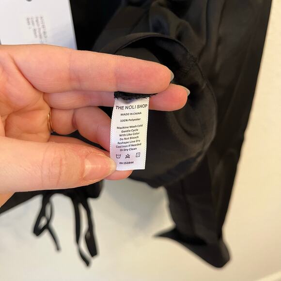 NWT The Noli Shop Milan Satin Button Up Shirt Large Black Boxy Cropped Cargo - Picture 7 of 10